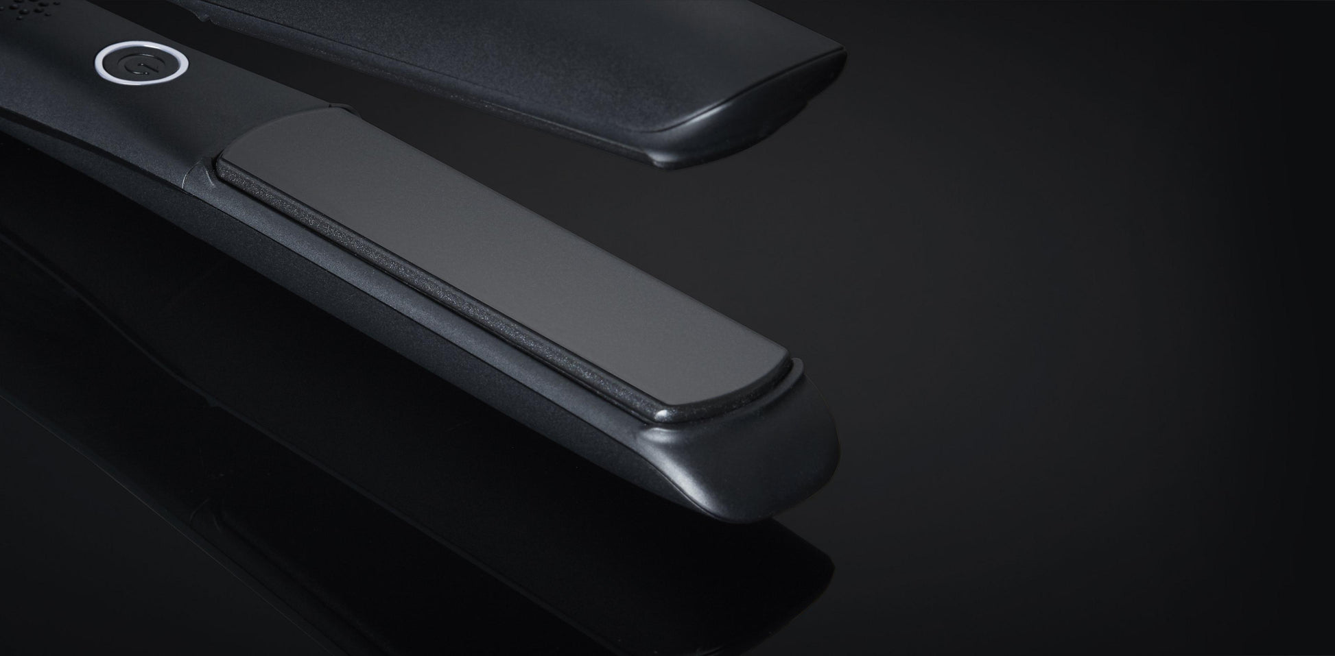 GHD Platinum+ black floating ceramic plate detail