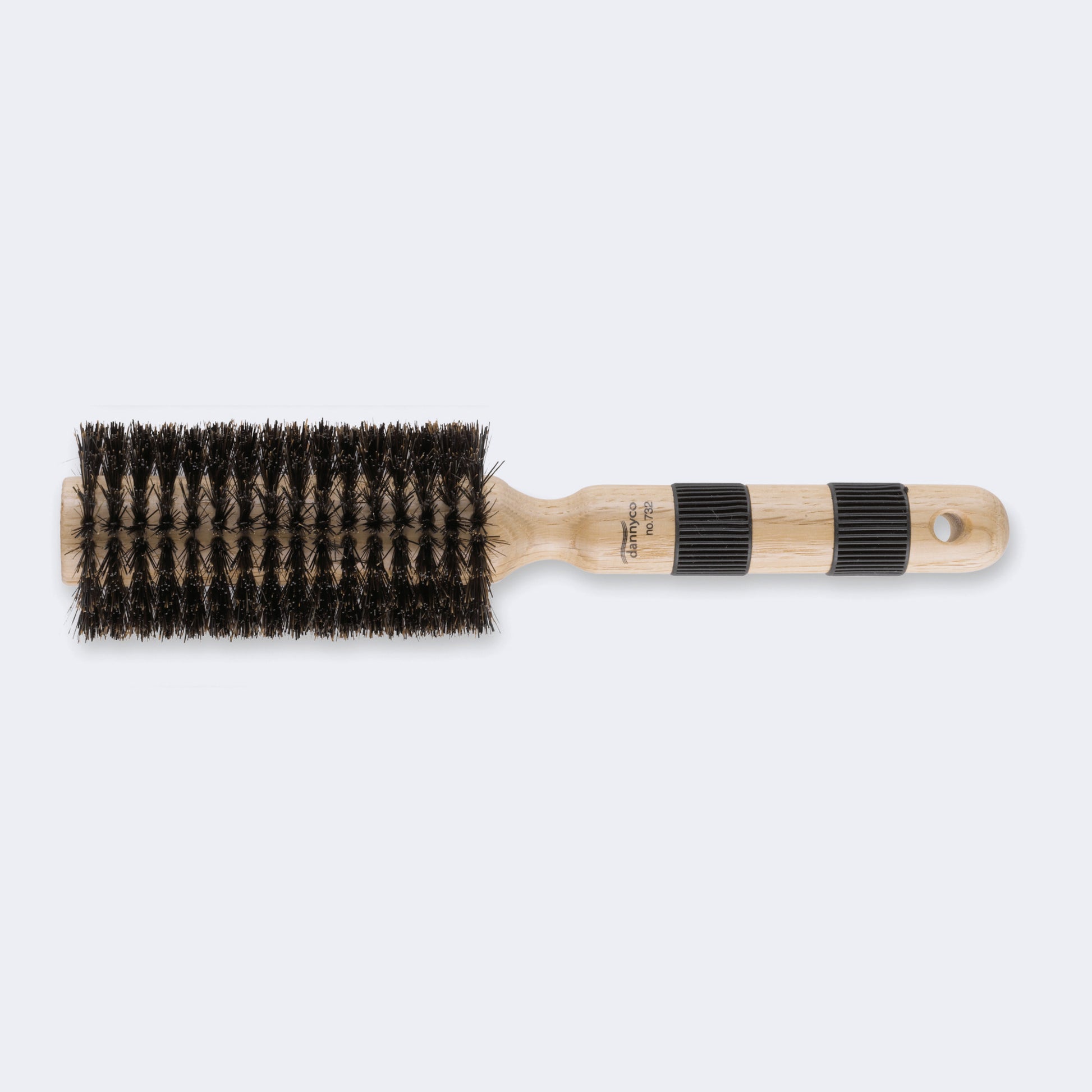 Dannyco Oakwood Round Brush – Pre-Softened Natural Boar / Brosse ronde Dannyco en chêne – soies naturelles de sanglier préassouplies