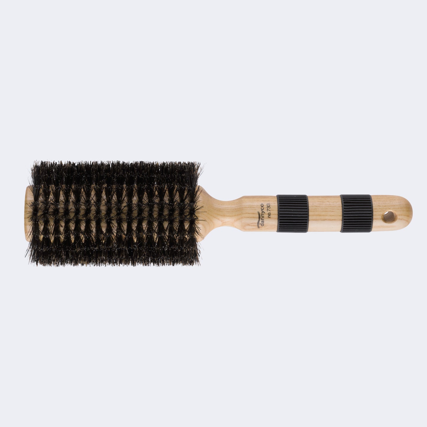 Dannyco Oakwood Round Brush – Pre-Softened Natural Boar / Brosse ronde Dannyco en chêne – soies naturelles de sanglier préassouplies