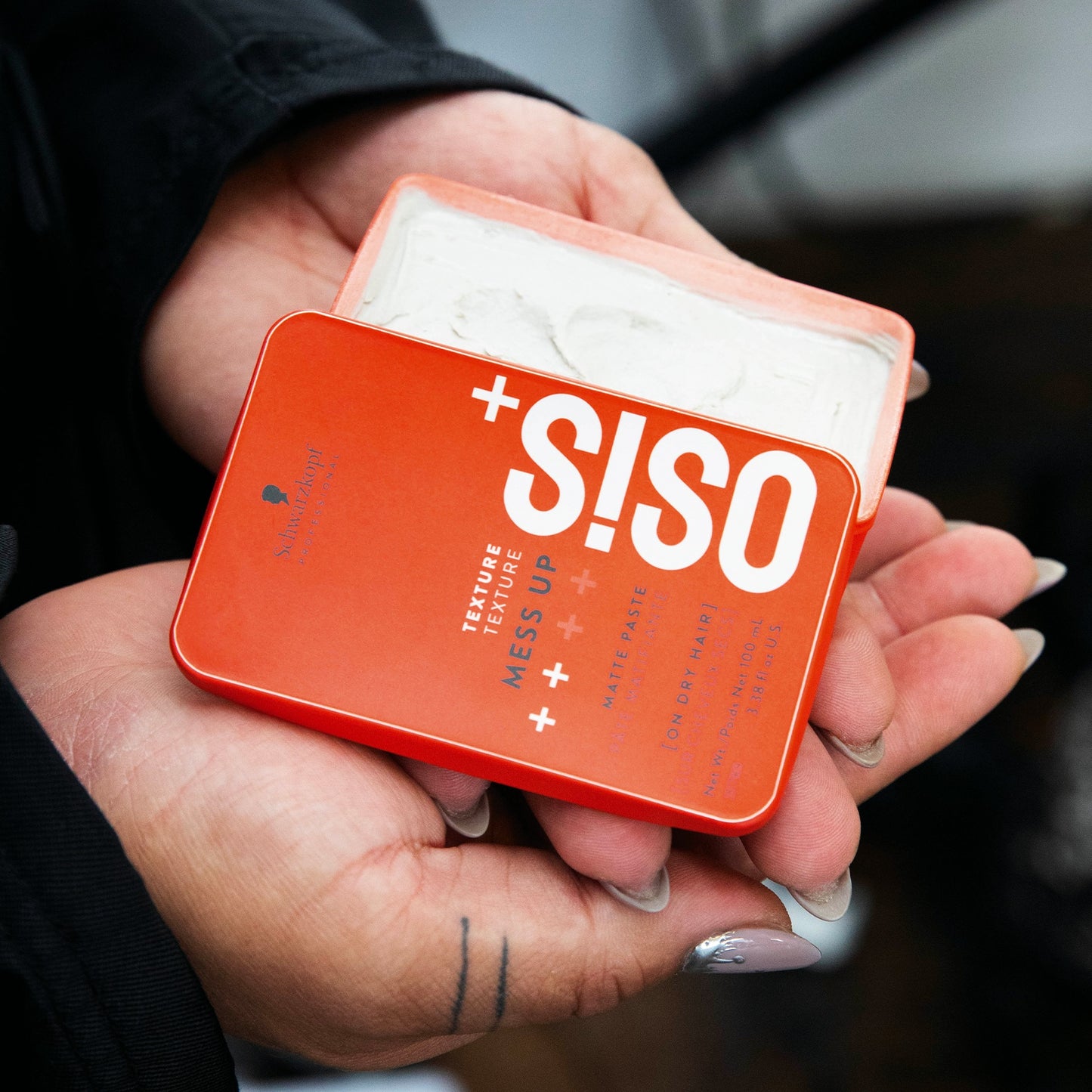 OSiS+ Mess Up Matte Paste — open 100 ml tin held in hand showing the matte paste texture