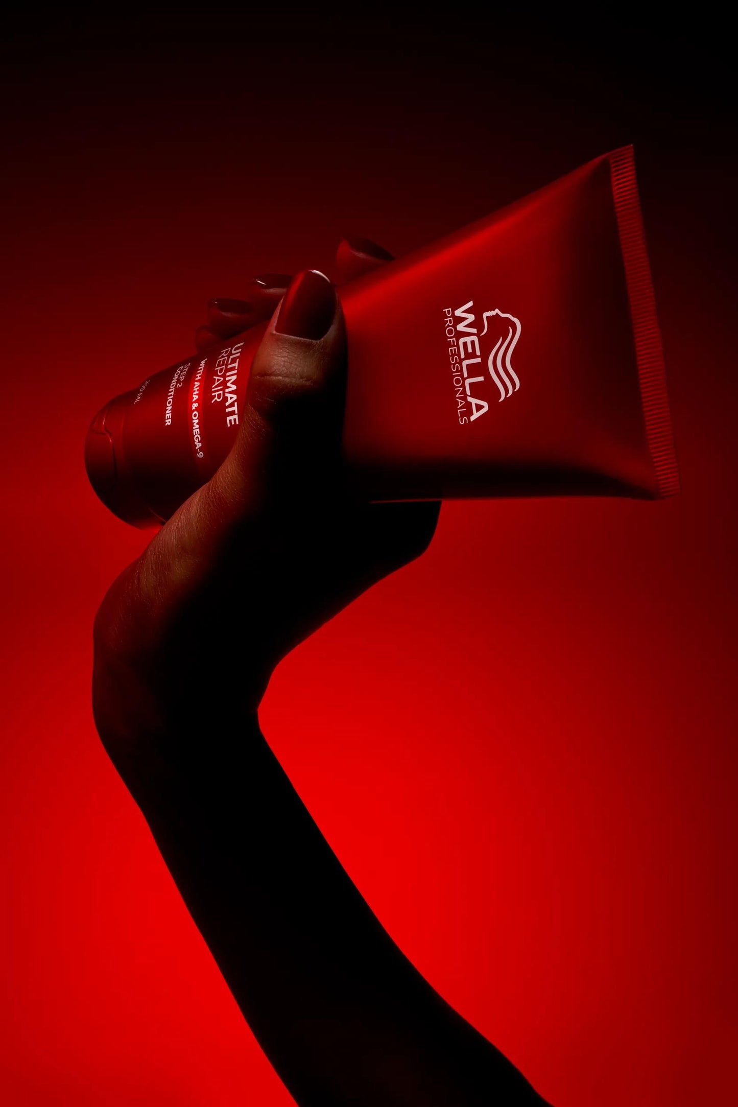Wella Professionals Ultimate Repair — Packshot of Ultimate Repair Shampoo over a red background